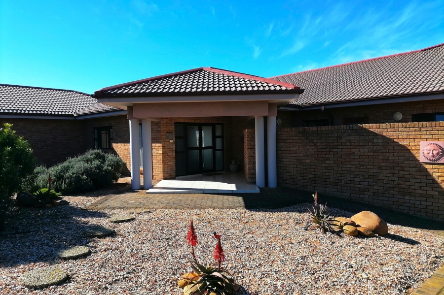 4 Bedroom Property for Sale in Stilbaai Wes Western Cape